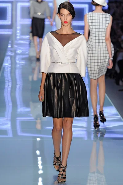 Look 9